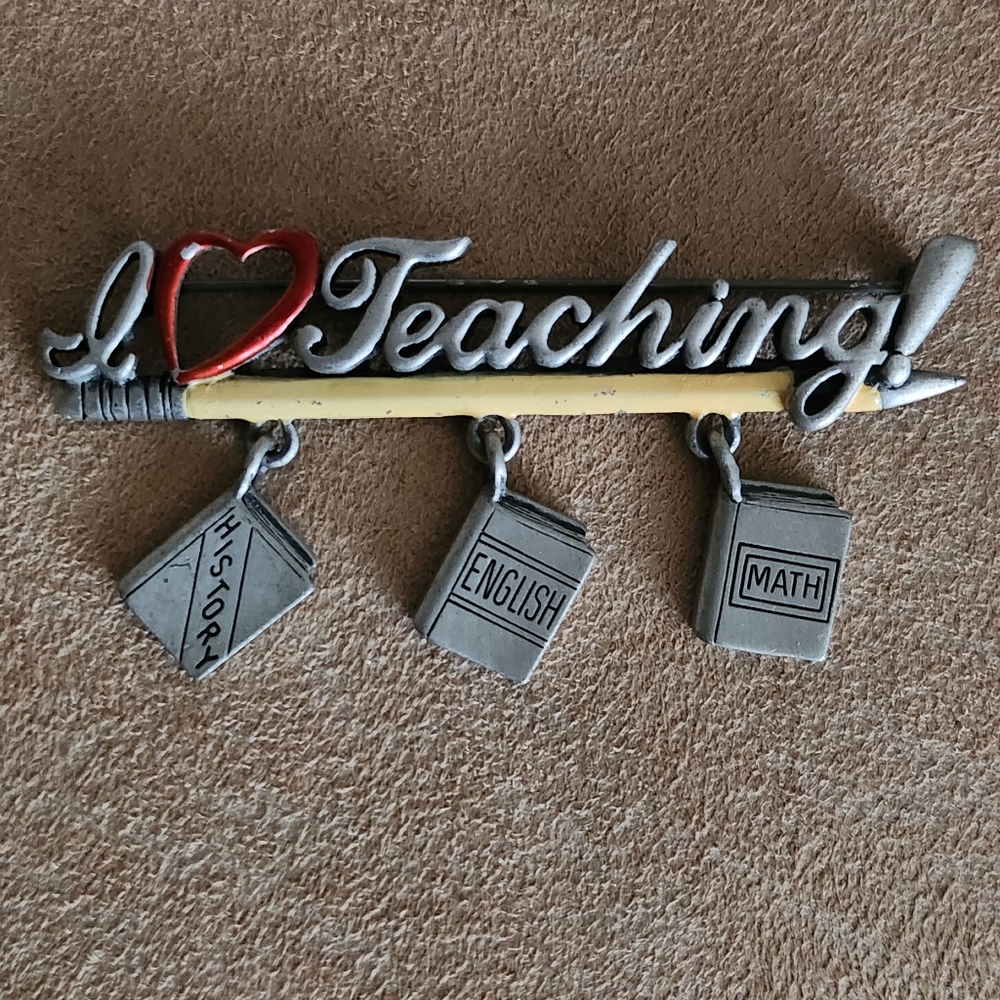 JJ Brooch I ❤️ Teaching ! - Picture 3 of 8